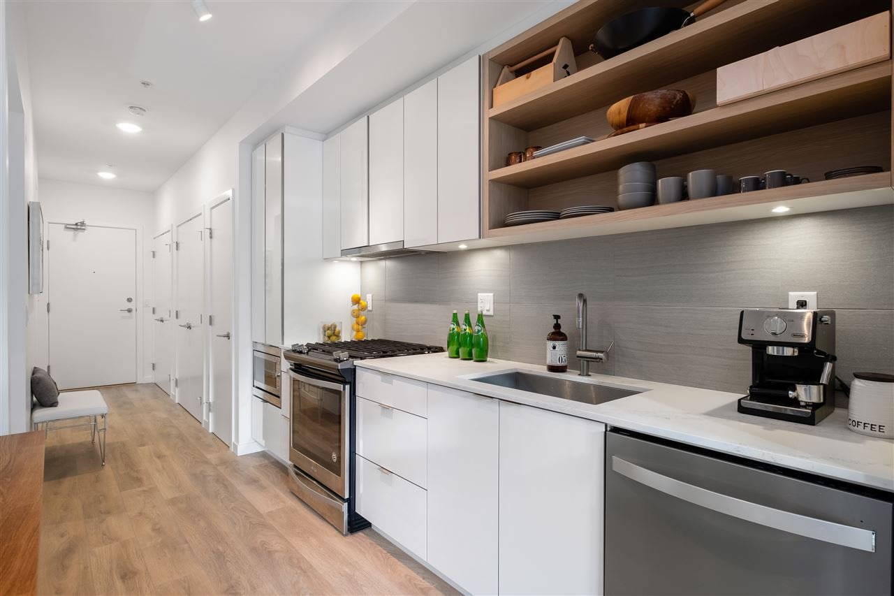 209-725 Marine Dr