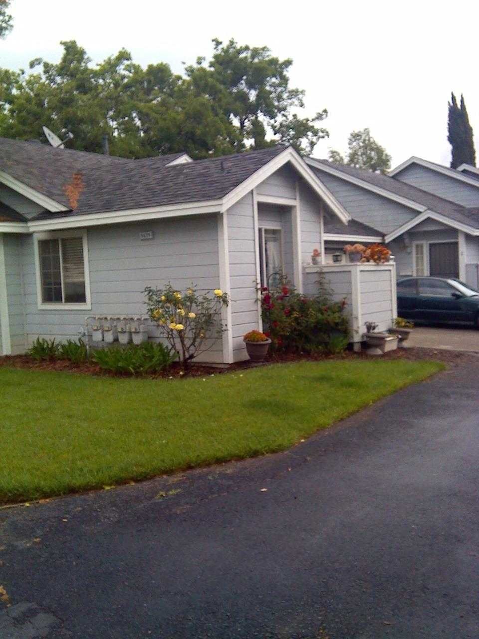 9679 Walnut Ave