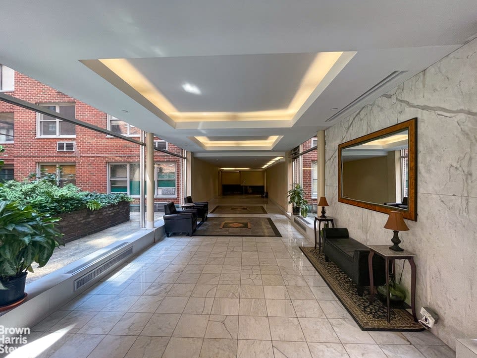 420 E 55th St, Unit 12U