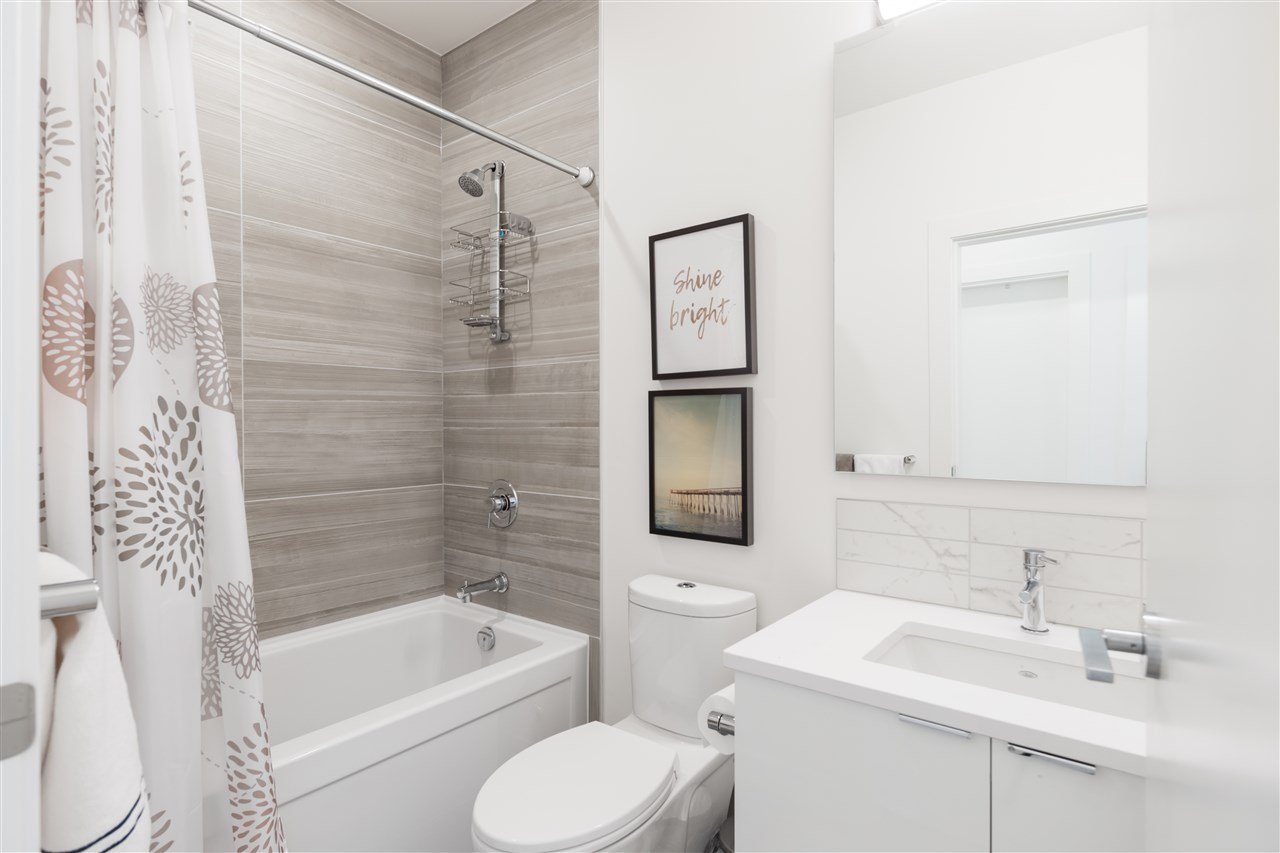 16-3596 Salal Dr