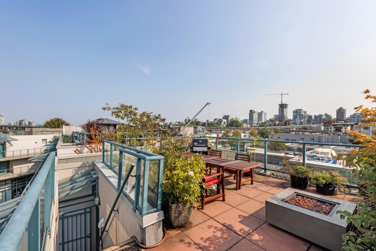 411-1630 W 1st Avenue, Vancouver