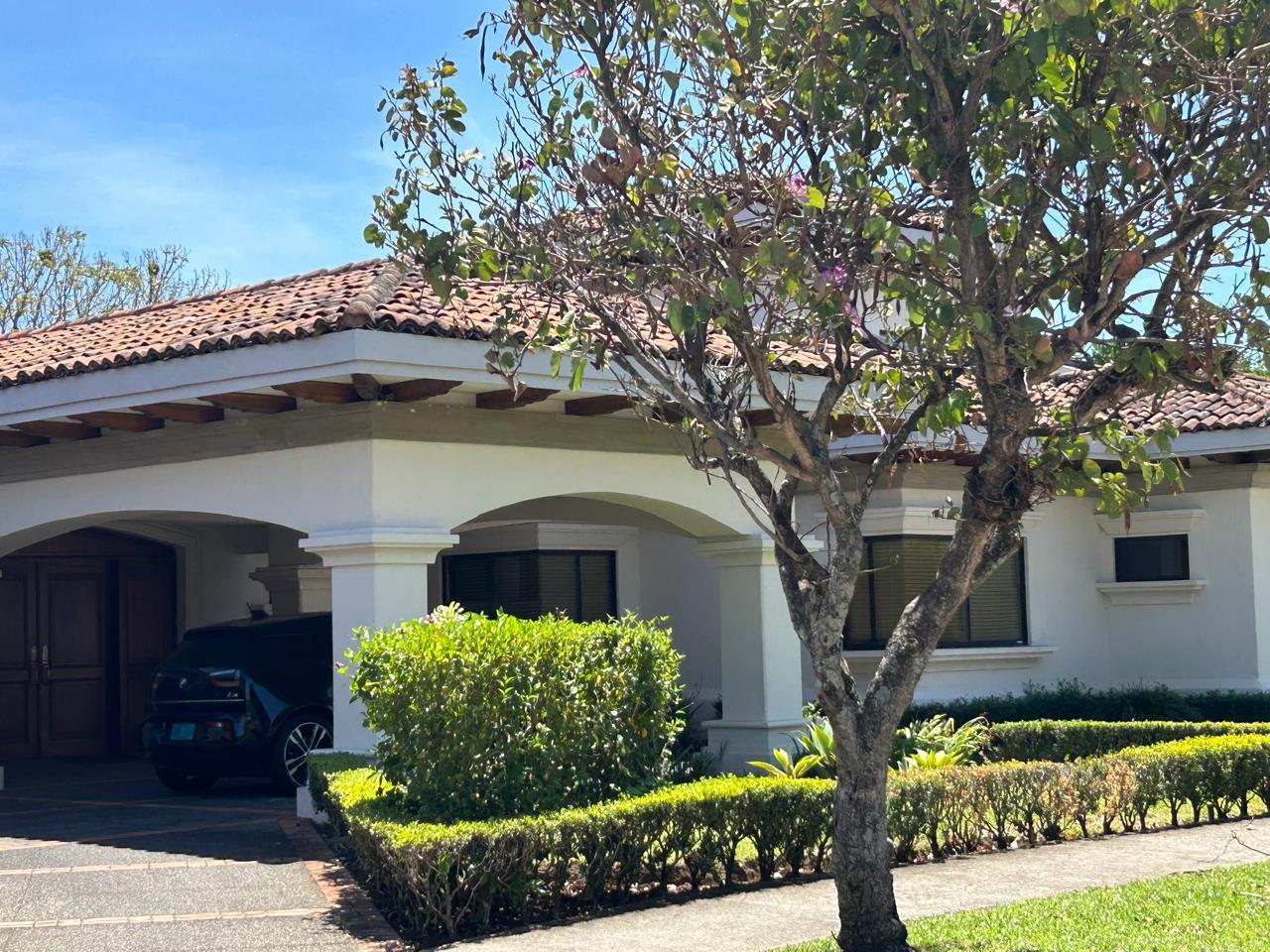 Single Level Gated Residence, Santa Ana, San Jose