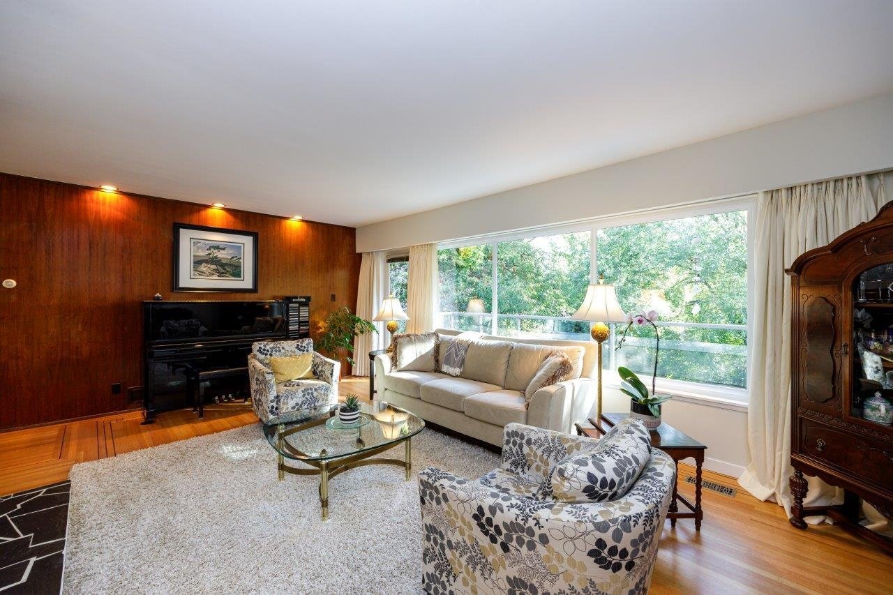 2118 Greylynn Cres