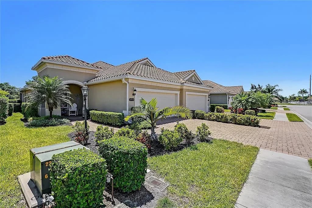 6913 Vista Bella Dr