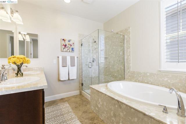 6496 Bayview Dr, Oakland, CA 94605