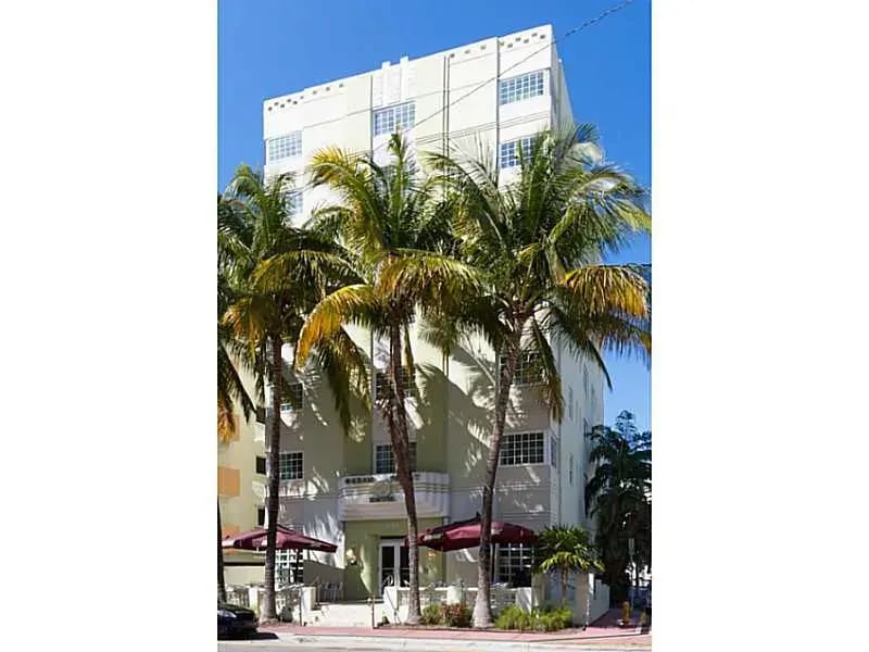 4130 Collins Ave #608