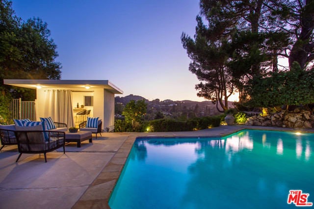 3553 Crownridge Dr