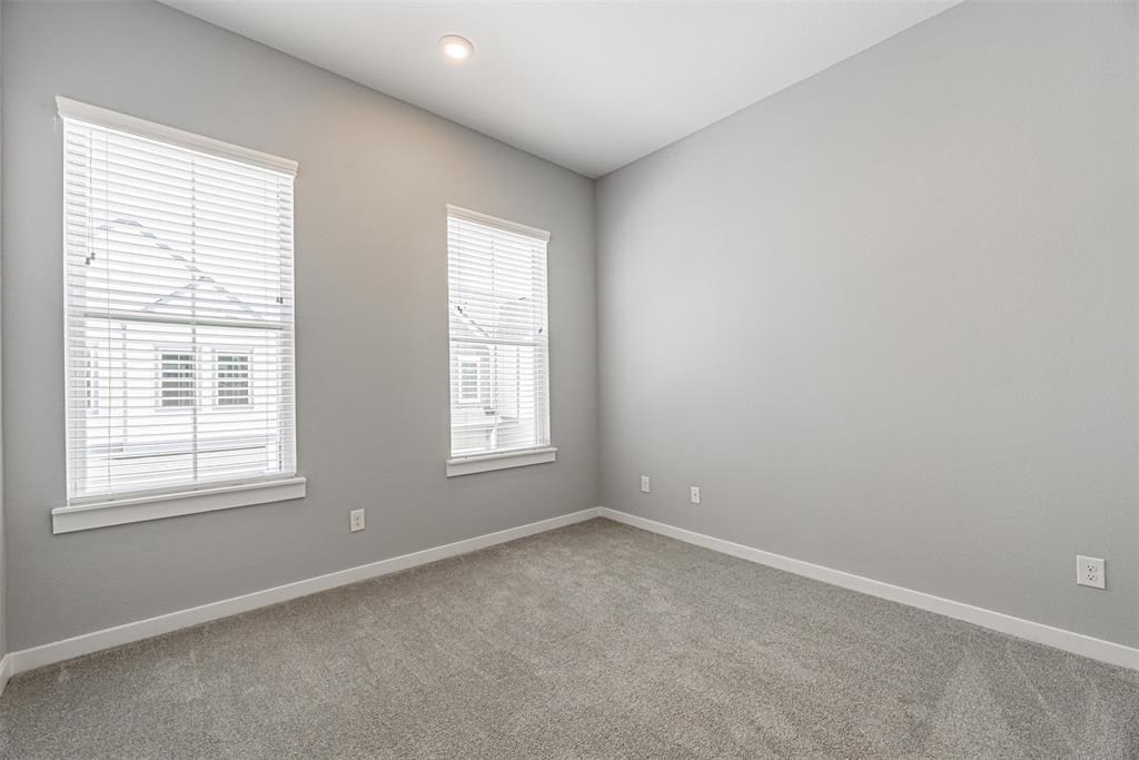 6704 Parker Oaks Ln