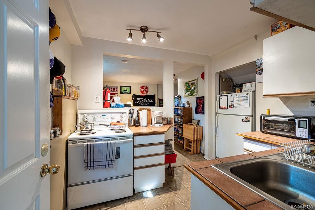 2434 Otter Point Rd, Sooke