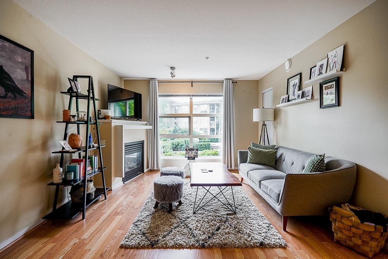 316-9319 University Cres