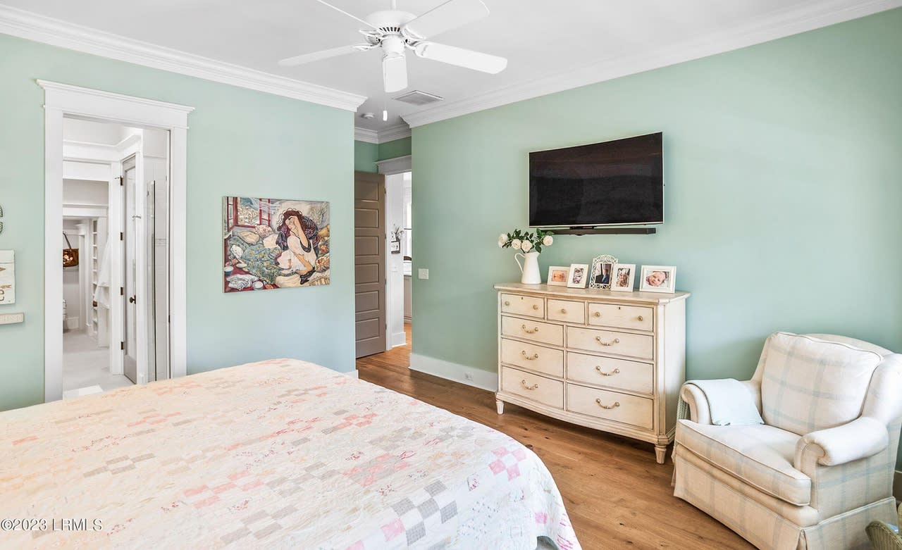 606 New St