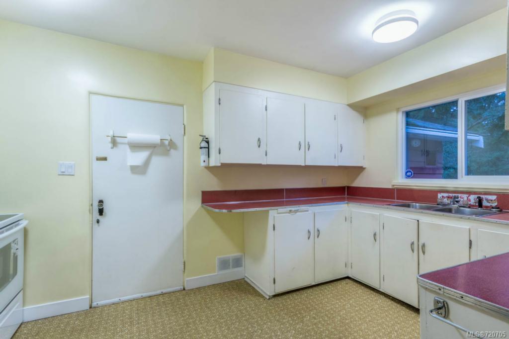 2675 Arbutus Rd