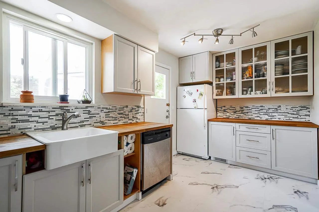 2113 Laurier Ave