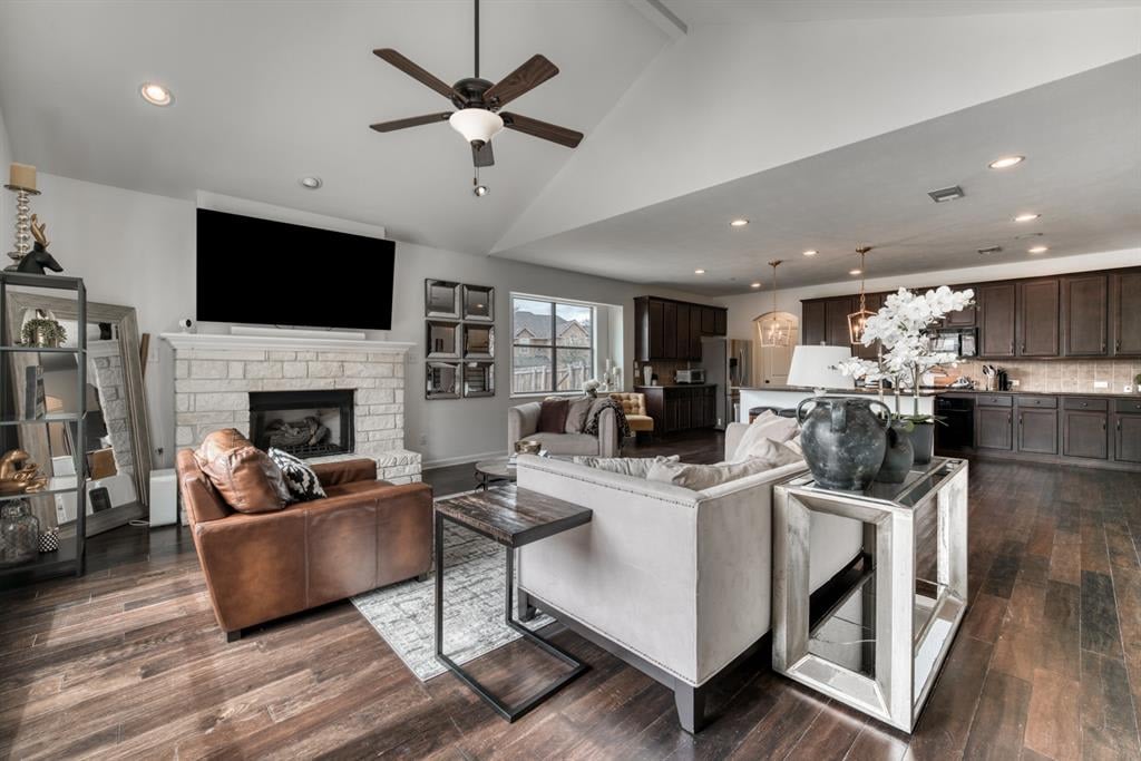 2411 Stone Castle Cir College Station, Tx 77845