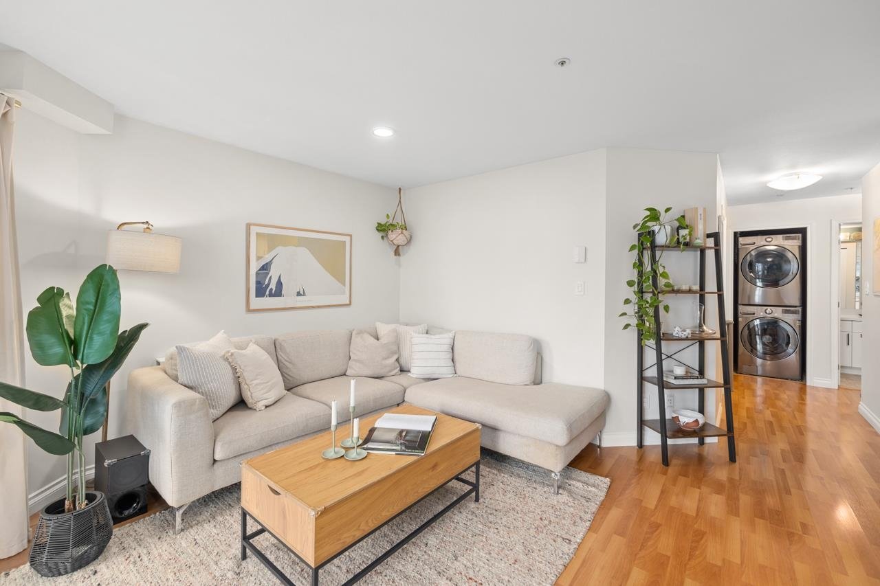 205-2212 Oxford Street, Vancouver