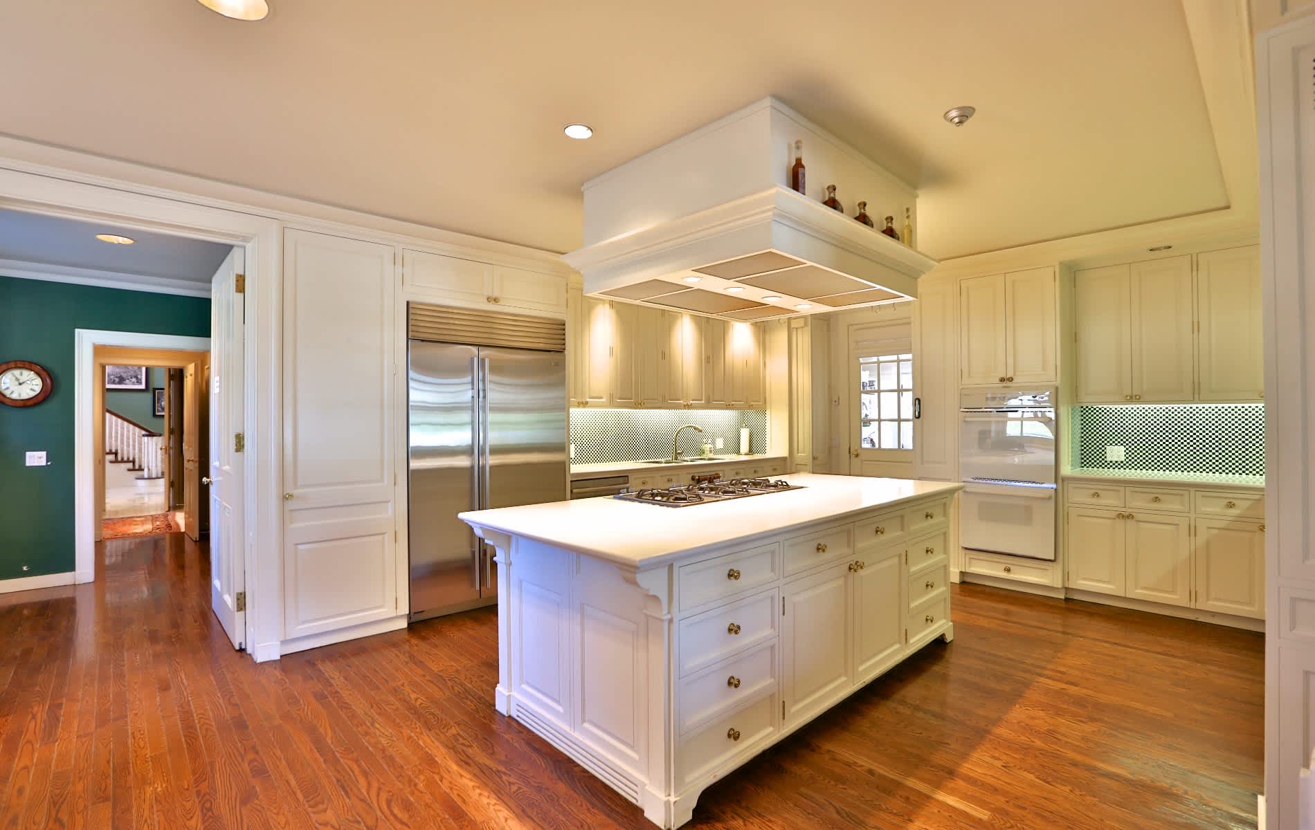 SOLD: 26 Park Ln Cir