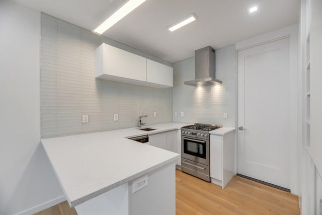 210 Jackson St Unit: 5