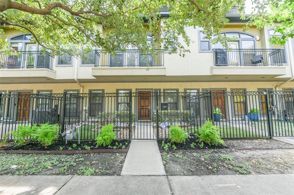 1115 Saint Charles St