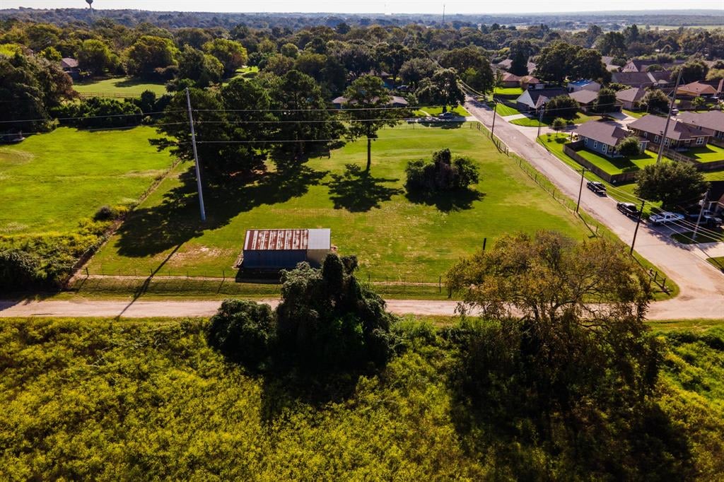 210 W Chatham St Bellville, Tx 77418