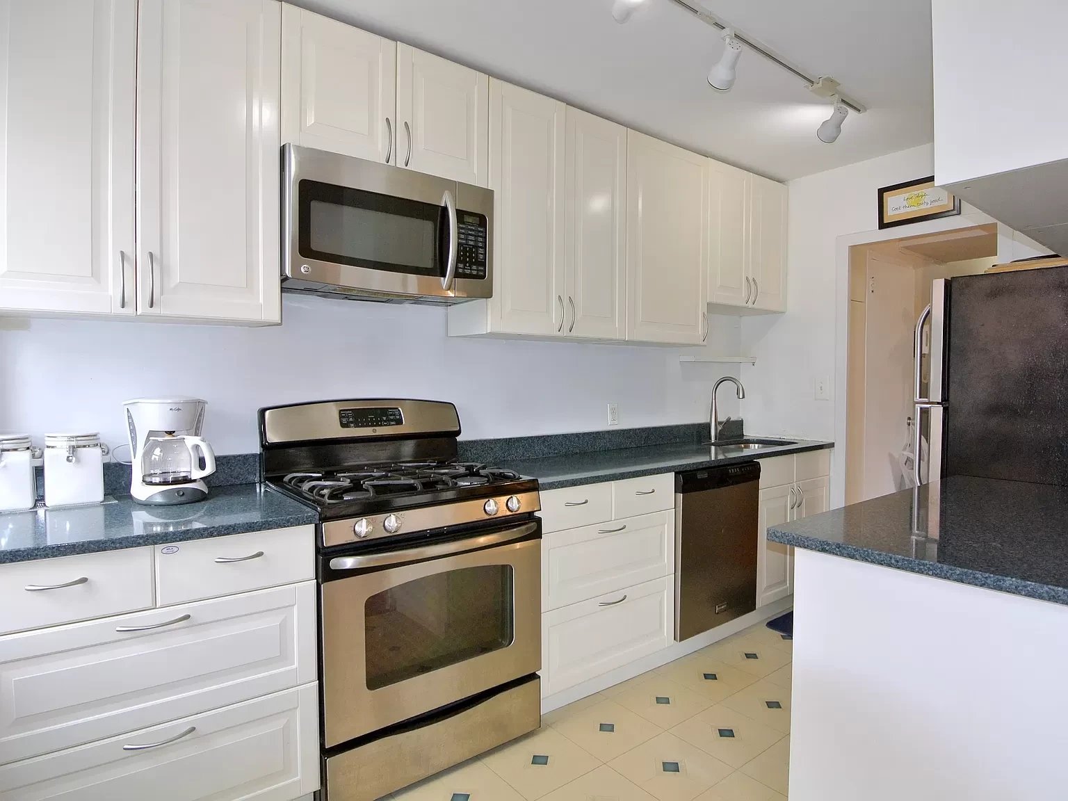 90 La Salle St, #6B