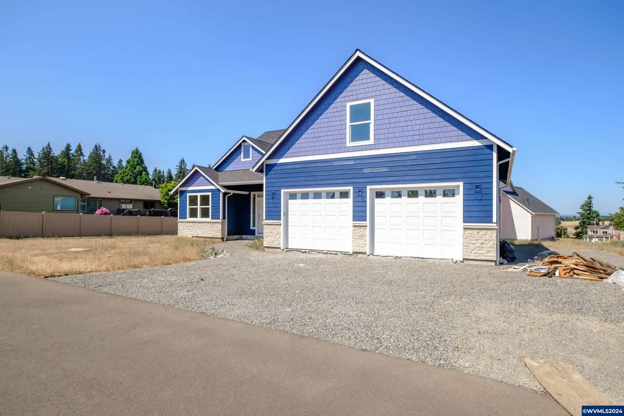 109 NW Faelan Ln