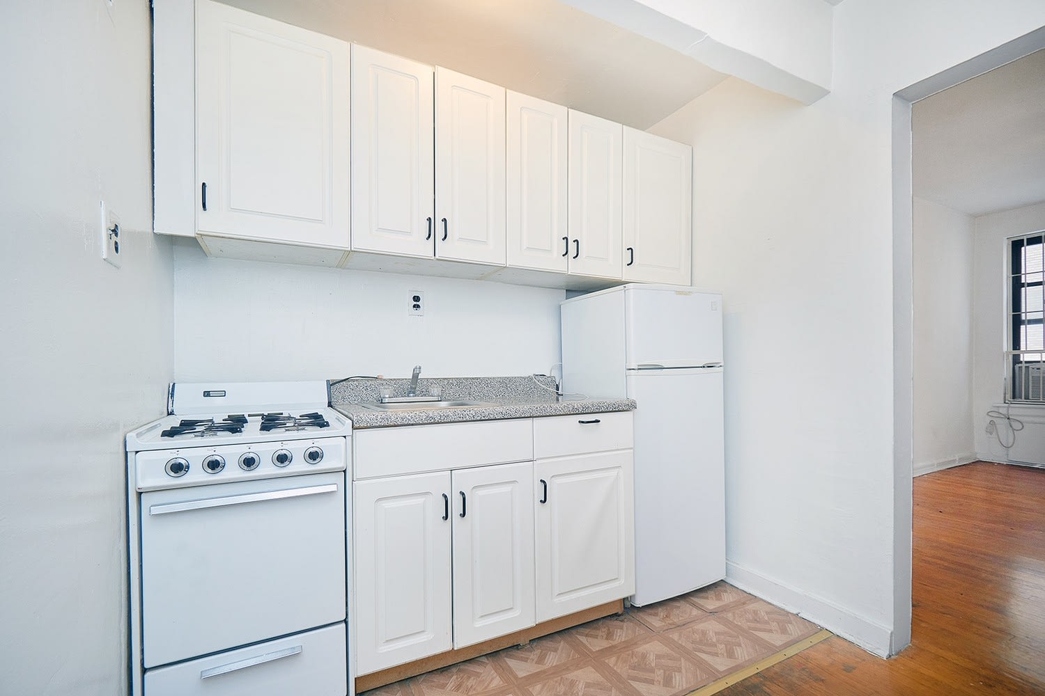 1055 2nd Ave, Unit 4B