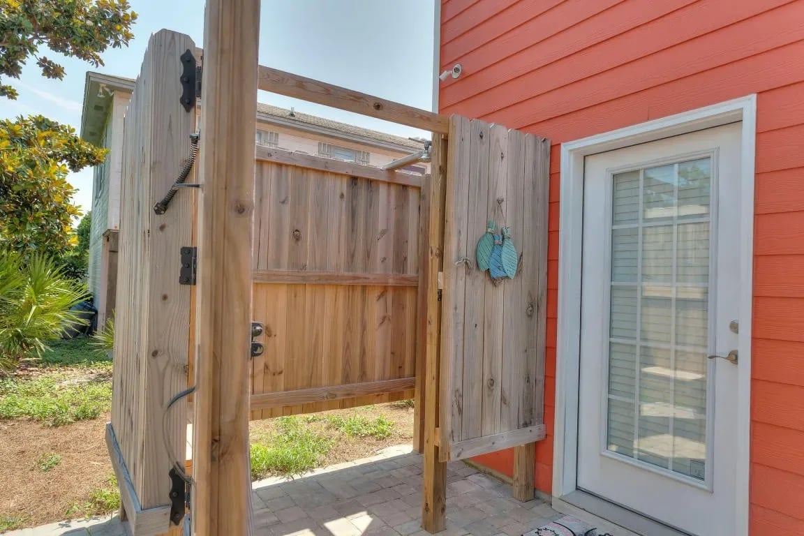 406 ALBATROSS Street