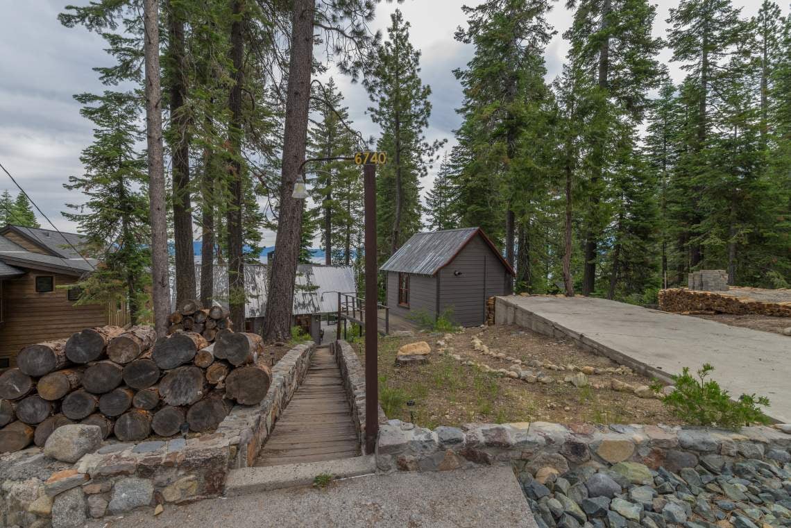 West Shore Lakefront With Private Pier & Buoy