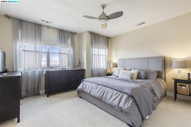 6480 Bayview Dr, Oakland, CA 94605