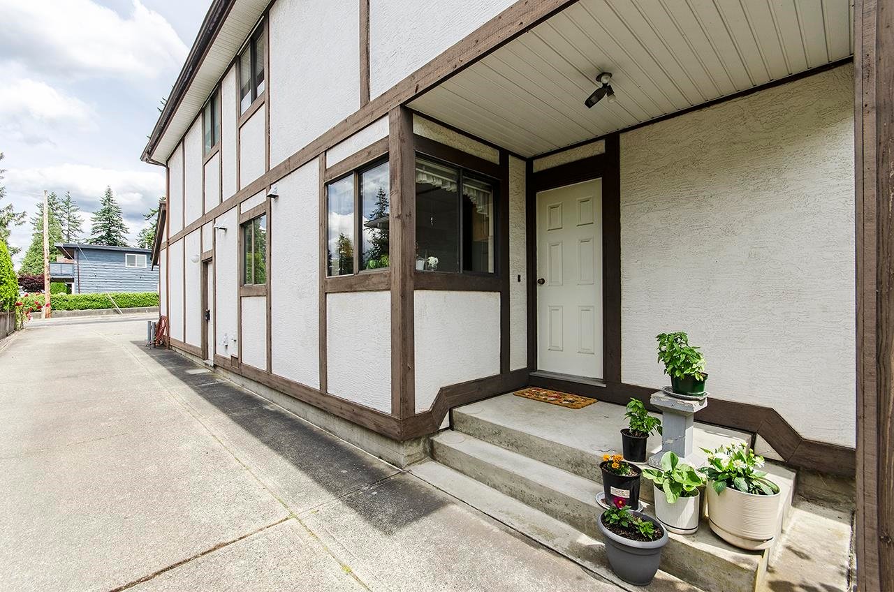 718 Foster Ave