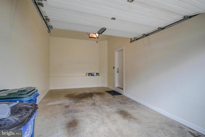 6262 Chaucer Ln