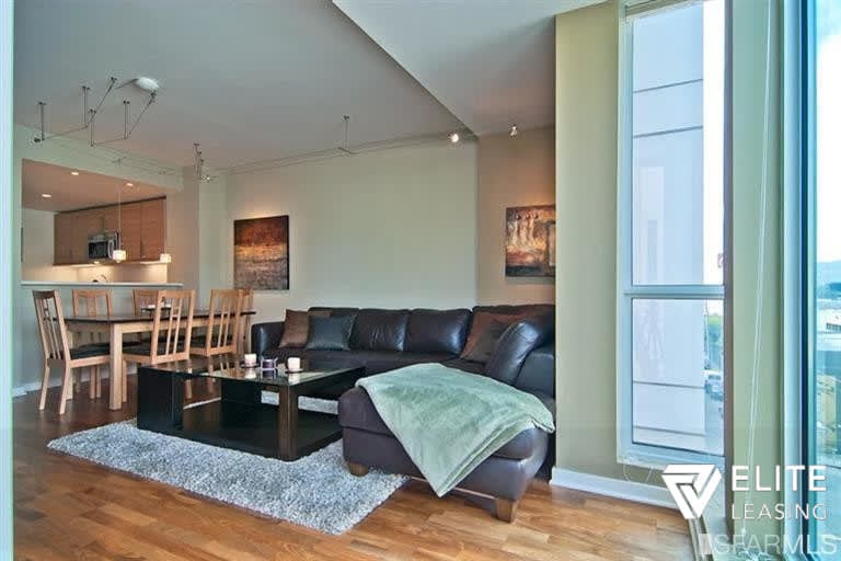 555 4th St., #729