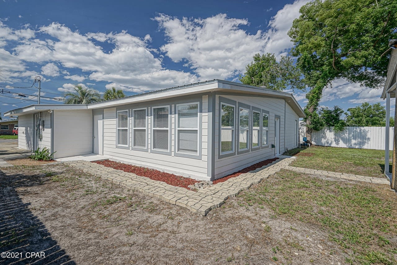 3109 W 21ST Court