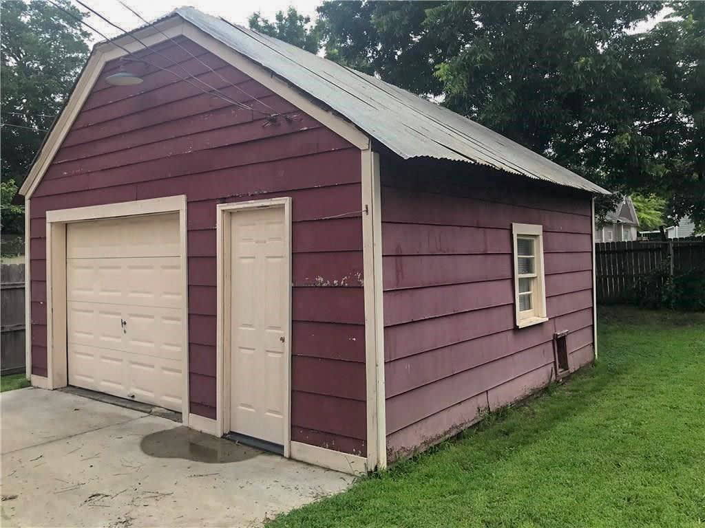 411 W Pulaski 