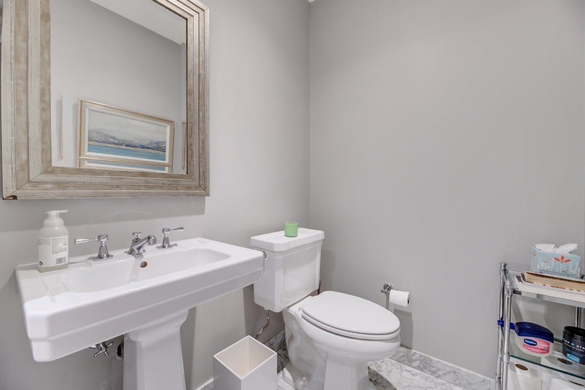 200 Congress Ave, #23F