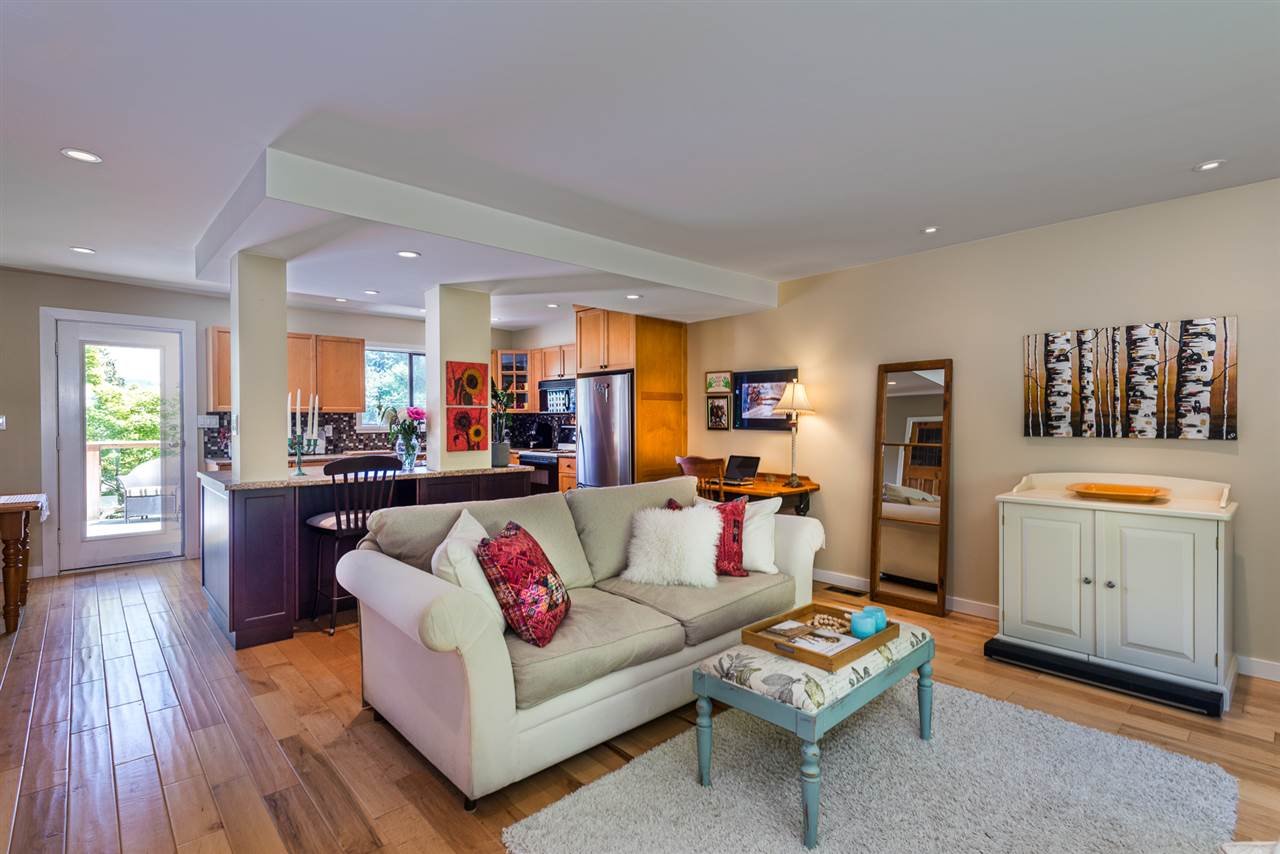 1196 Deep Cove Rd