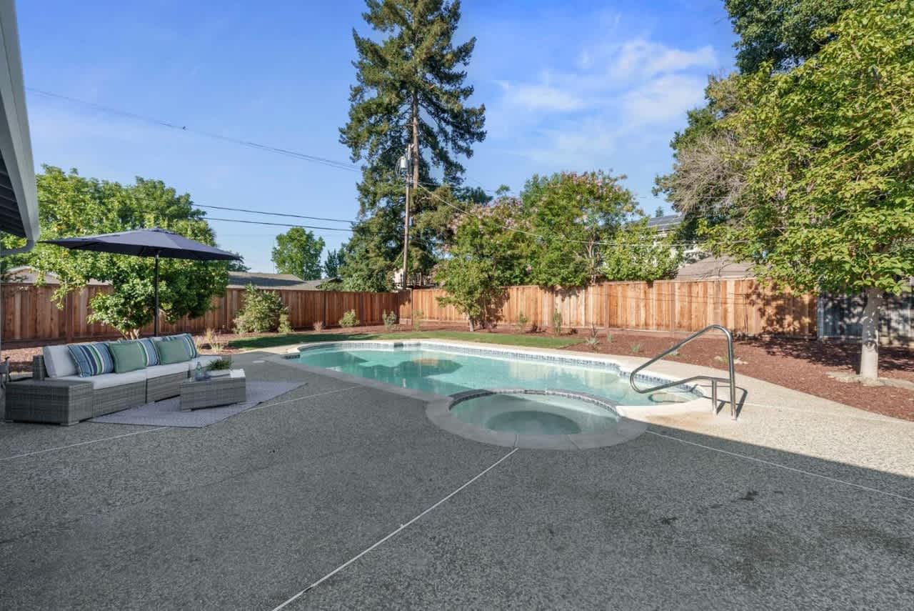 79 Catalpa Ln
