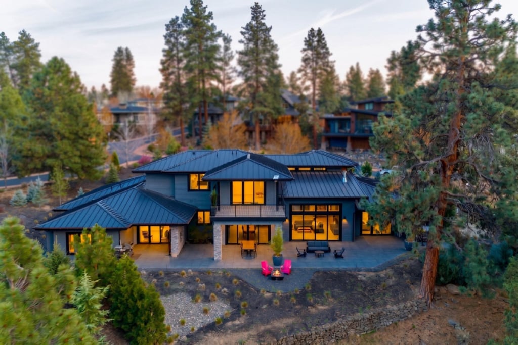 At the Confluence of Architecture and the Deschutes River: Riverfront Living in Bend, Oregon