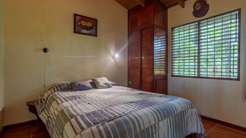 Home with White Water Views and Easy Access in Ojochal
