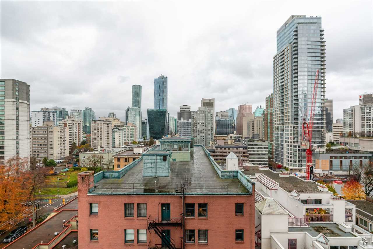 1207-1075 Comox St
