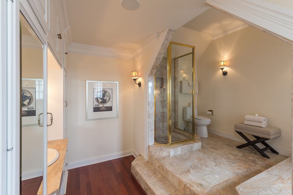 125 Lakeview Dr