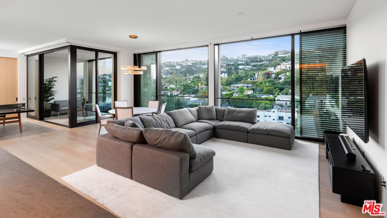 9040 Sunset Blvd, #1102