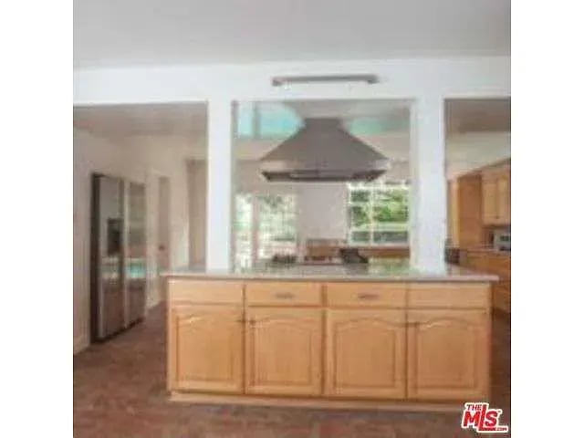 180 Surfview Dr