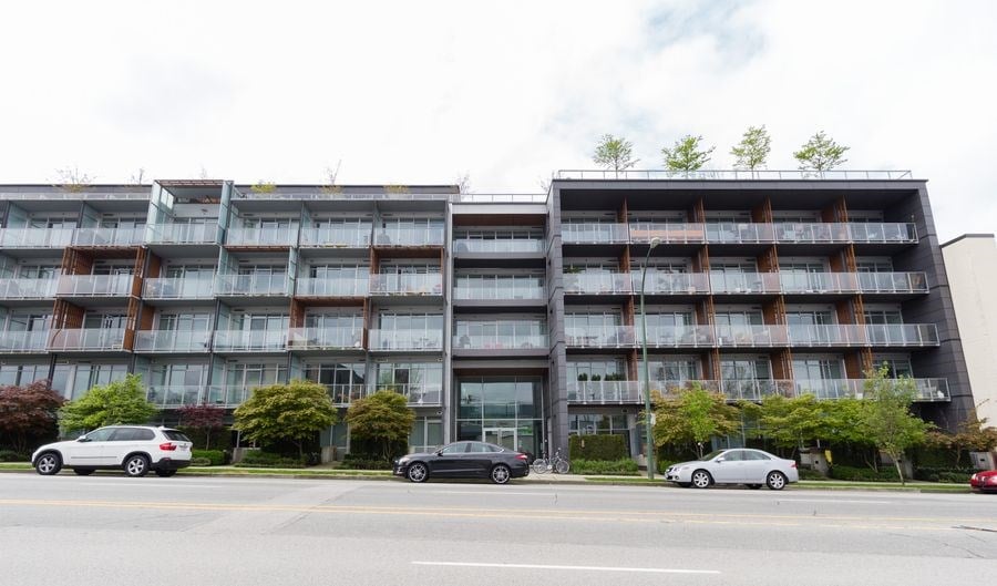 320-256 E 2nd Ave