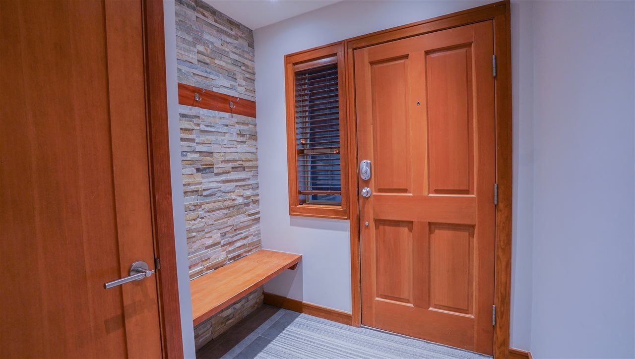 1-4661 Blackcomb Wy