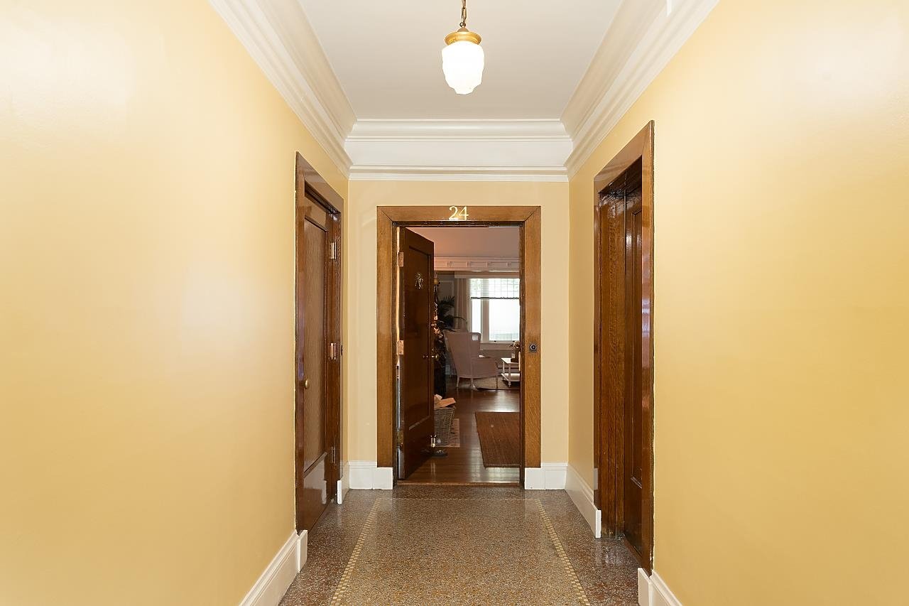 24-1386 Nicola St