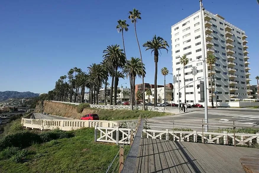 101 California Ave, #207