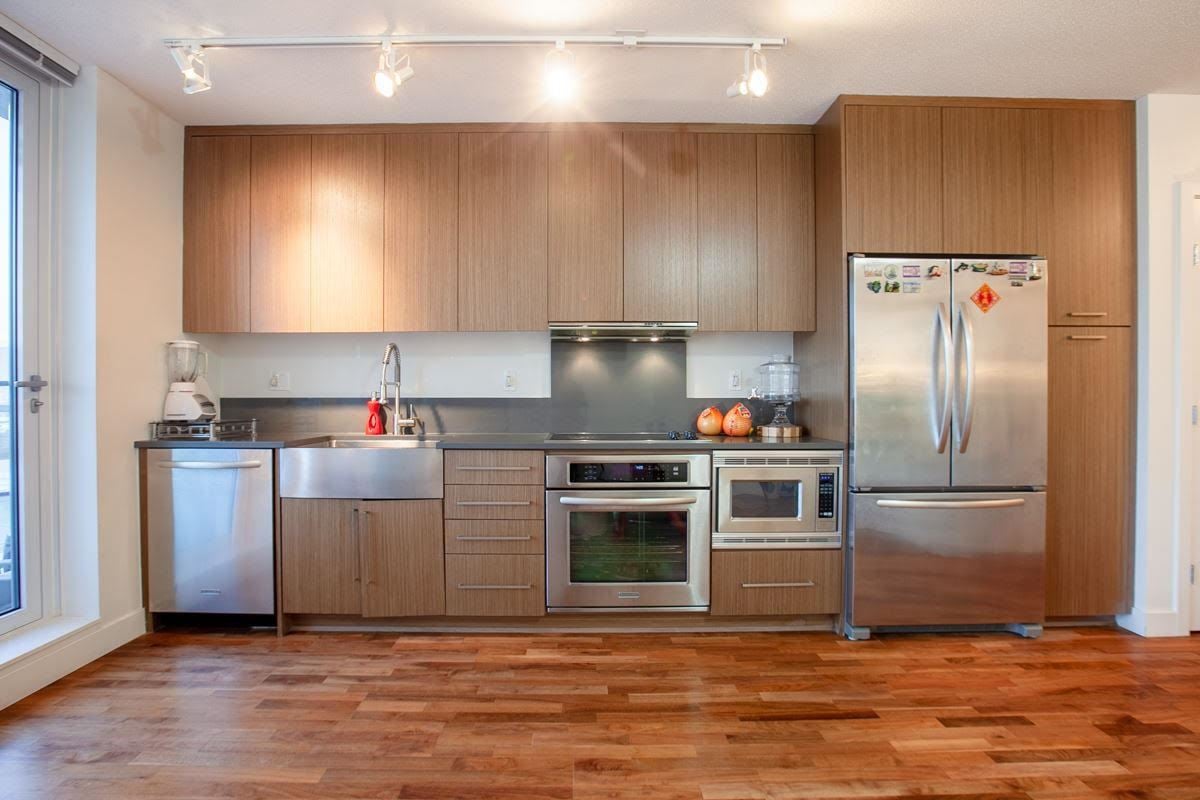 807-250 E 6th Ave