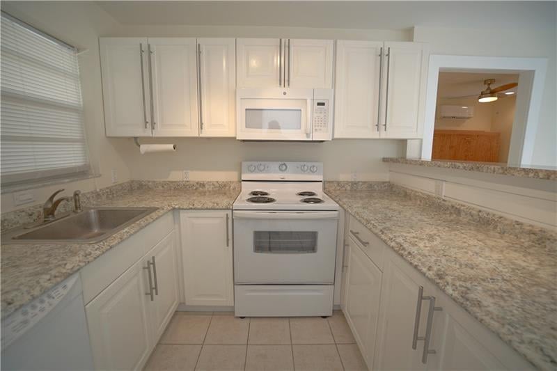 1009 NE 17TH CT