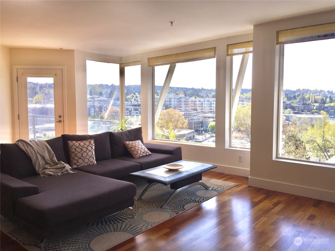 220 1st St, #401